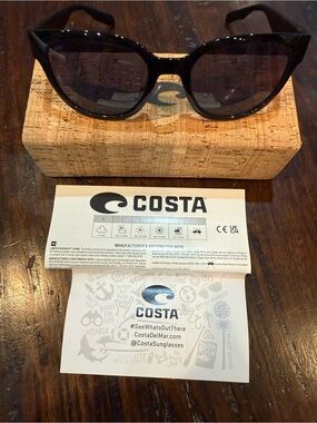Costa Del Mar Black Woman’s Salina Sunglasses with polarized gray lenses 6S9051